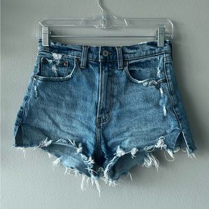 Abercrombie & Fitch The Mom Short High Rise